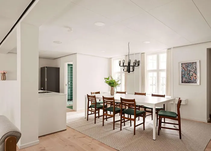 Queens By Daniel&jacob's *